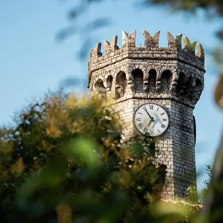 Hostal The Englishman's Clock Tower &