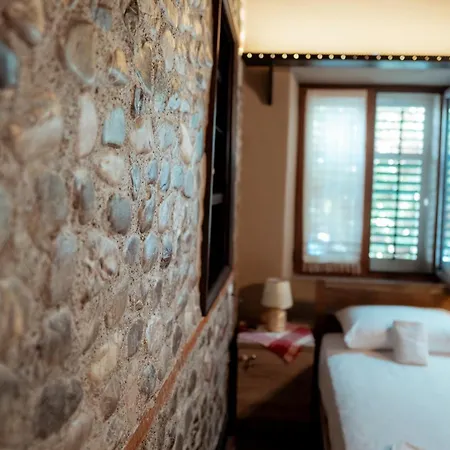 Kulla Inglizit Hostel