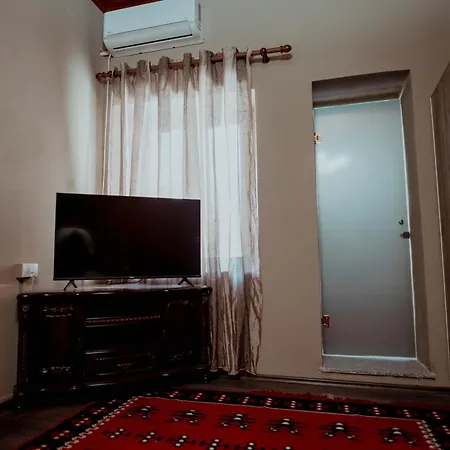 Kulla Inglizit אכסניה *